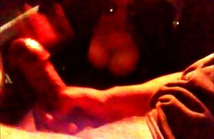 XXX A minha filha de olhos azuis e robustos adorava-a à bruta! cenas sexo selvagem